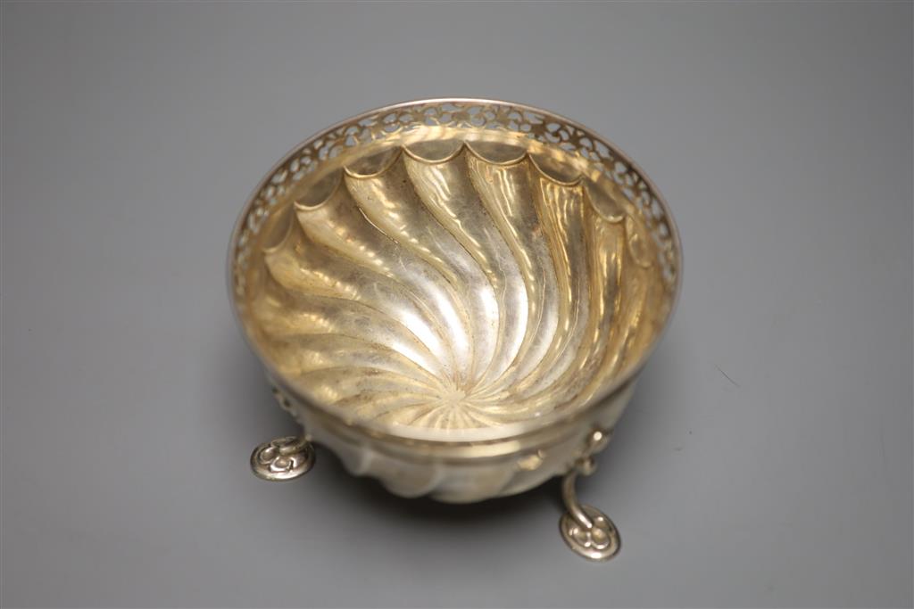 A late Victorian silver bowl, with pierced border of tripod feet, Wakely & Wheeler, London, 1895, diameter 15.7cm, 11.5oz.